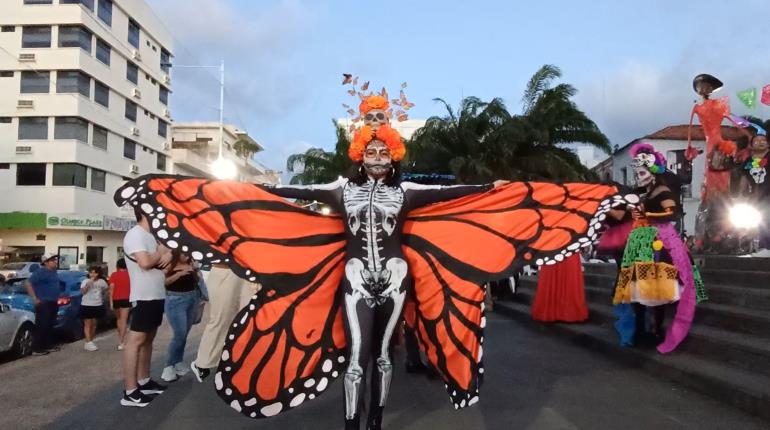 Se viste Barrio Mágico de colores, música y luces para celebrar Día de Muertos