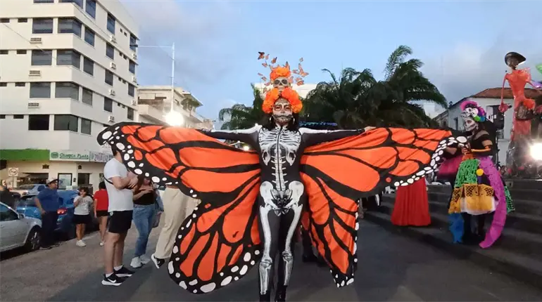 Cerrar&aacute;n calles por Desfile de Catrinas y Catrines y reparaci&oacute;n de fuga de agua: Centro
