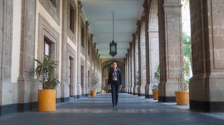 Comparte Sheinbaum fotografía en pasillos de Palacio Nacional a un mes de haber asumido la presidencia