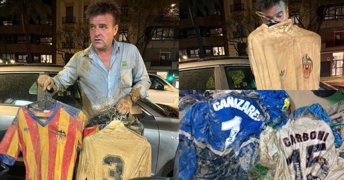 Aficionado del Valencia arriesga su vida para salvar colección de camisetas tras inundaciones