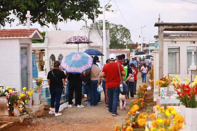 Reporta Centro afluencia de más de 37 mil 615 visitantes a panteones municipales