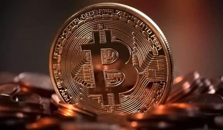 Bitcoin bate su récord histórico y supera los 75 mil dólares