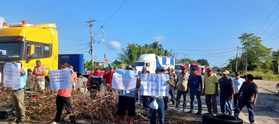 Tras 5 horas de bloqueo en la Villahermosa – Frontera, pescadores dialogan con autoridades