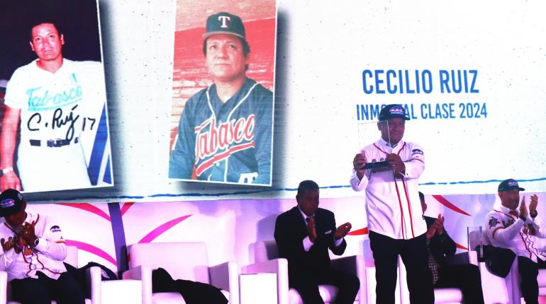 Tabasqueño Cecilio Ruiz es entronizado en el Salón de la Fama del Beisbol