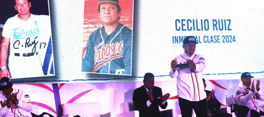 Tabasqueño Cecilio Ruiz es entronizado en el Salón de la Fama del Beisbol