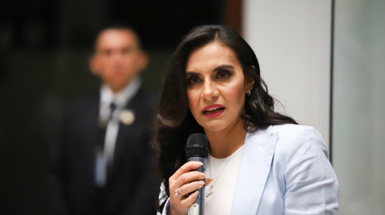 Suspenden por 150 días a vicepresidenta de Ecuador por "abandono injustificado" de sus funciones