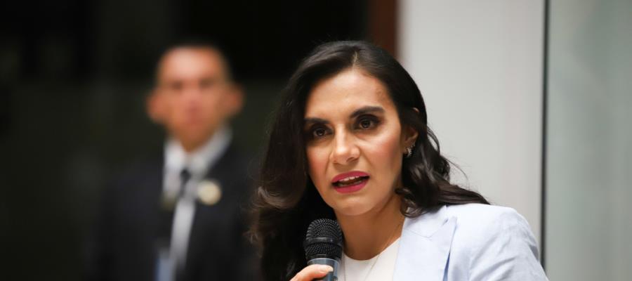 Suspenden por 150 días a vicepresidenta de Ecuador por "abandono injustificado" de sus funciones