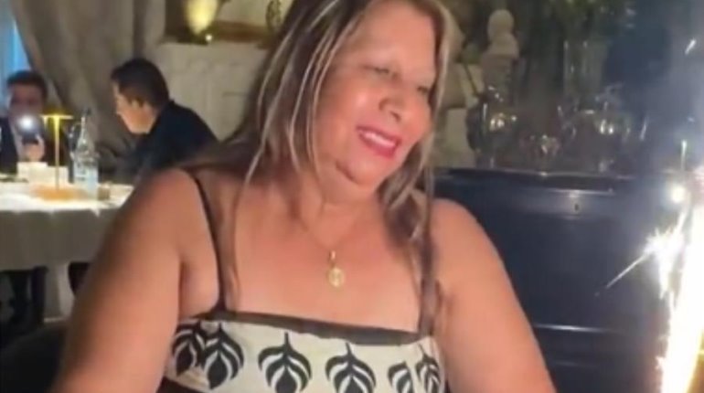 Luis Miguel provoca momento incómodo al aparecer en video de cumpleañera, en restaurante de Mérida