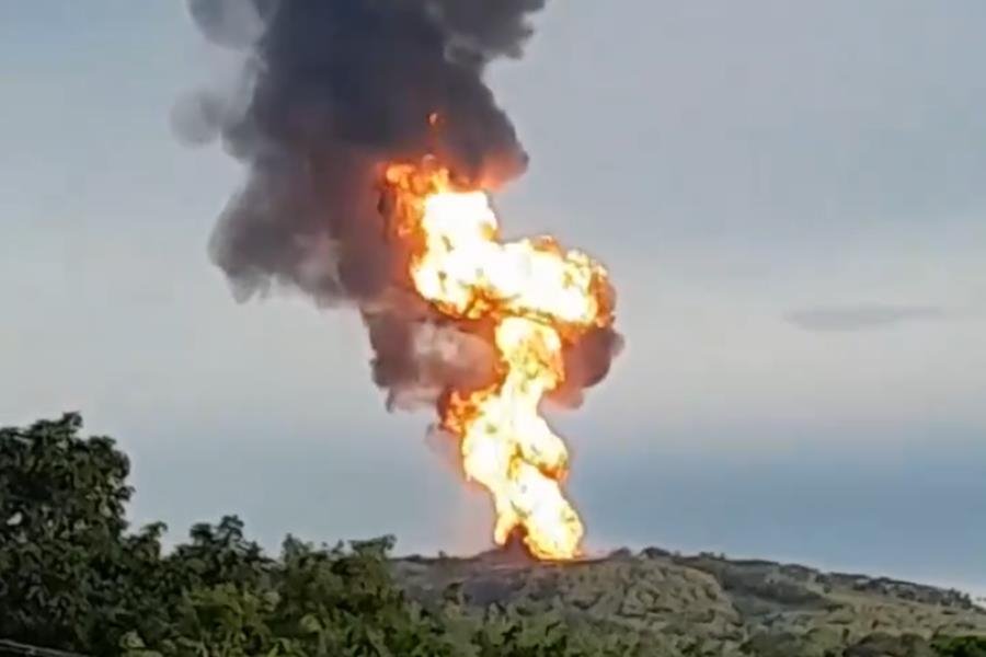 Captan momento exacto de la erupción de un volcán en Colombia