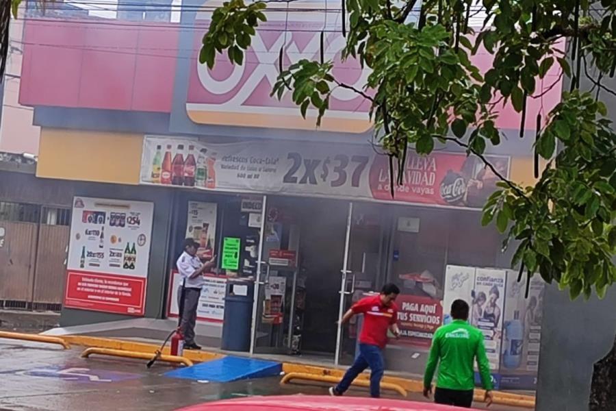 Queman Oxxo en Indeco y dejan ponchallantas en puente ´La Pigua´