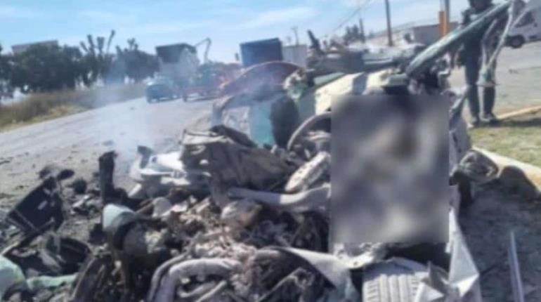 Vehículo termina destrozado tras chocar en la carretera México- Pachuca