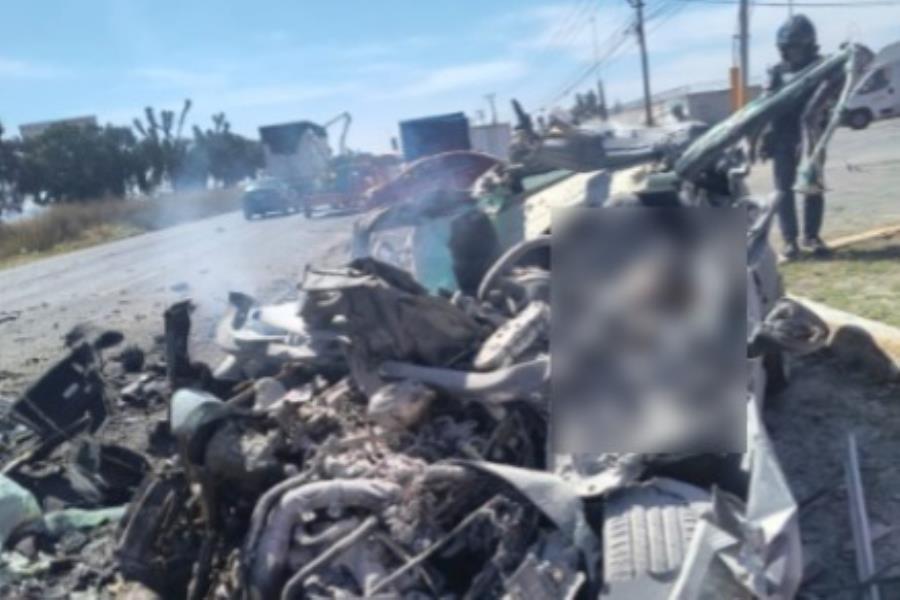 Vehículo termina destrozado tras chocar en la carretera México- Pachuca