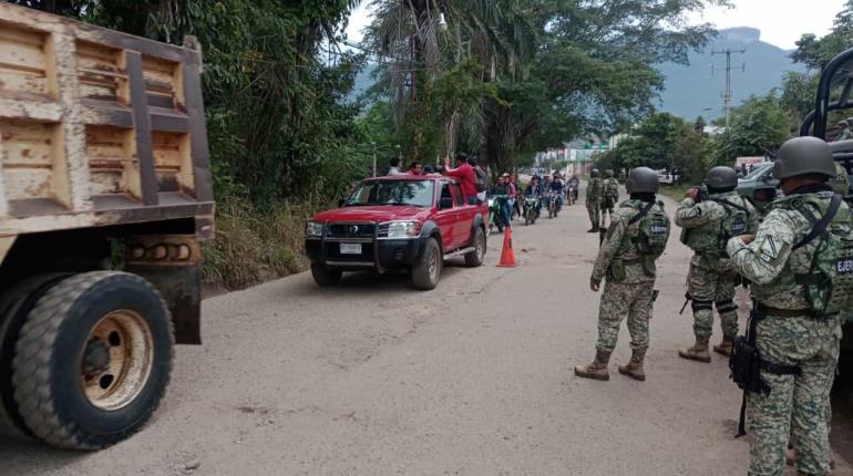 Pobladores bloquean salidas de Jaltenango, Chiapas, exigen salida del Ejército