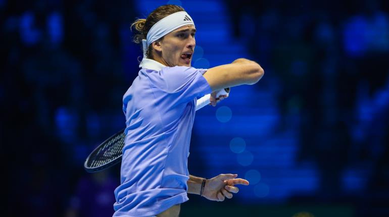 Alexander Zverev vence a Carlos Alcaraz y avanza a semifinales de la ATP Finals