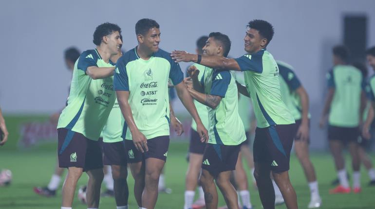 México llega a hotel de concentración previo al duelo ante Honduras