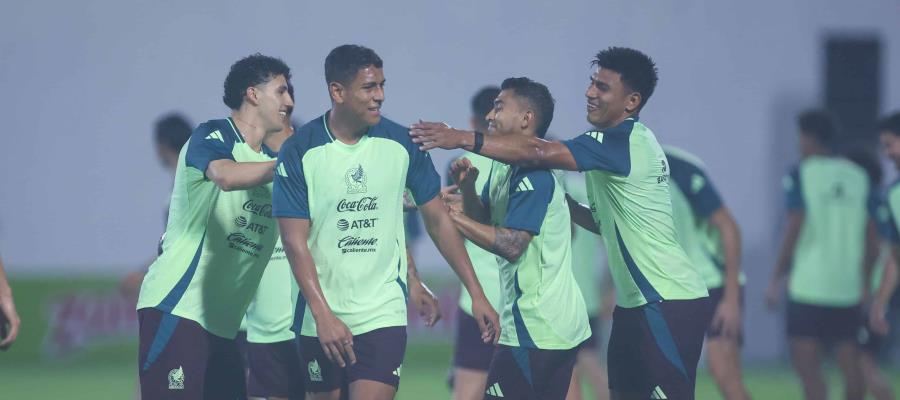 México llega a hotel de concentración previo al duelo ante Honduras