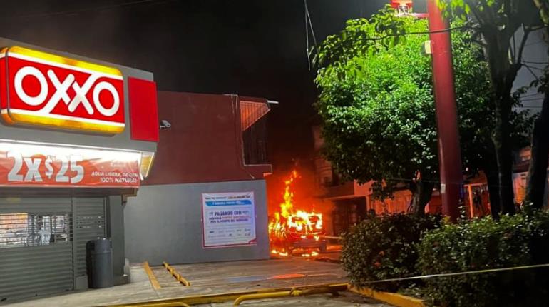 Incendian camioneta en el Fraccionamiento Carrizal