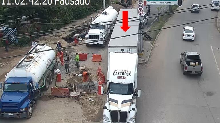 Tráiler averió semáforos en Col. Carrizal; falla fue reparada