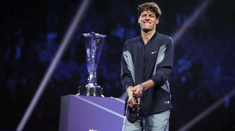 Italiano Jannik Sinner vence con autoridad a Taylor Fritz en la ATP Finals