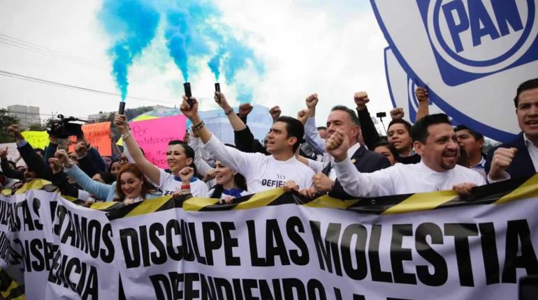 PAN bloquea Insurgentes sur en CDMX, en protesta contra extinción de órganos autónomos