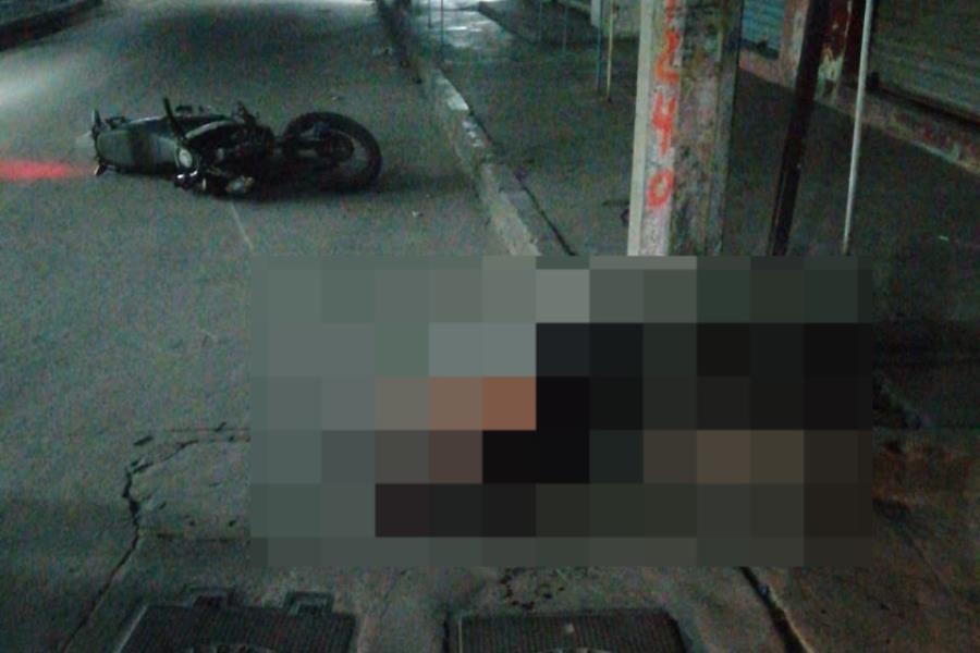 Fallece motociclista en Paraíso tras chocar con poste de CFE