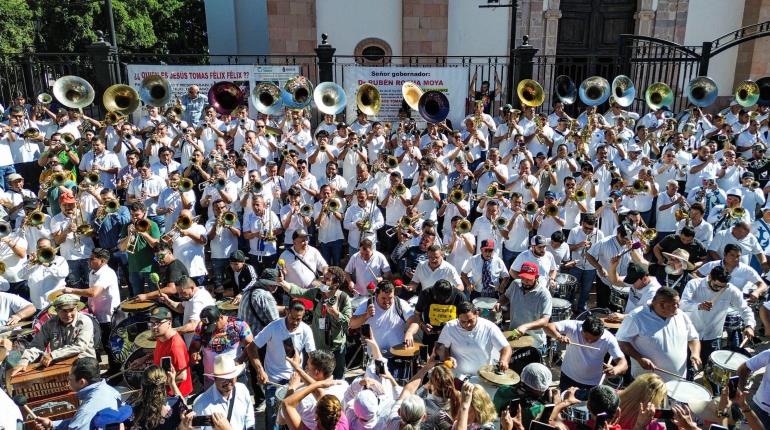 Con aguachile y banda, apoyan a músicos y meseros afectados por violencia en Sinaloa