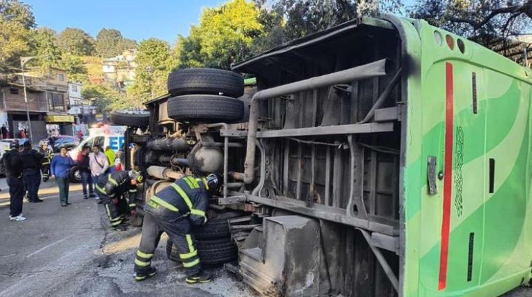 Más de 30 lesionados deja volcadura de camión en la México- Cuernavaca en Tlalpan