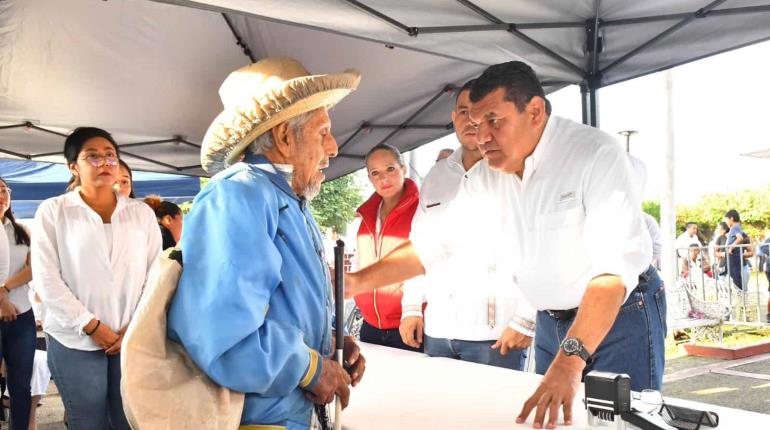 La salud no es un privilegio es un derecho, asegura Javier May al destacar acciones en la materia