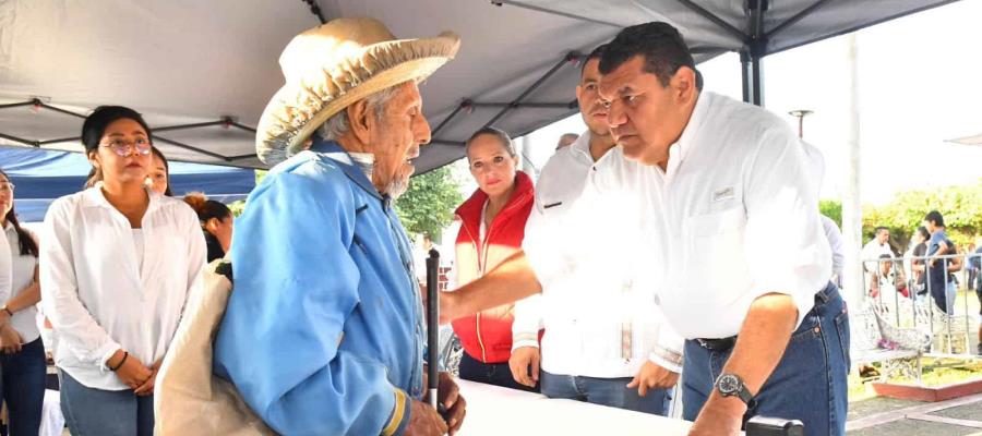 La salud no es un privilegio es un derecho, asegura Javier May al destacar acciones en la materia