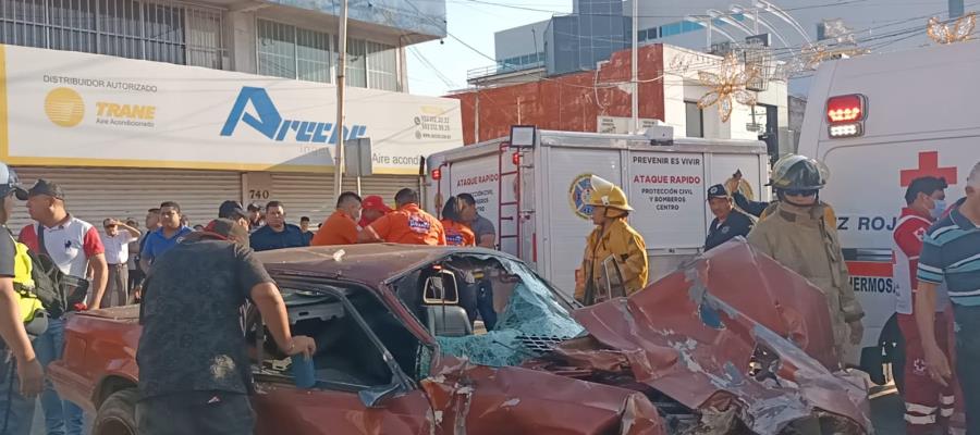 Choque de vehículos en Méndez y Castillo deja 3 lesionados