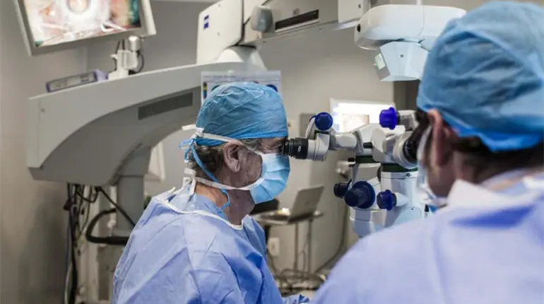 Hospital Rovirosa ha realizado más de 600 cirugías de cataratas en lo que va del año con el programa "Ver por México"