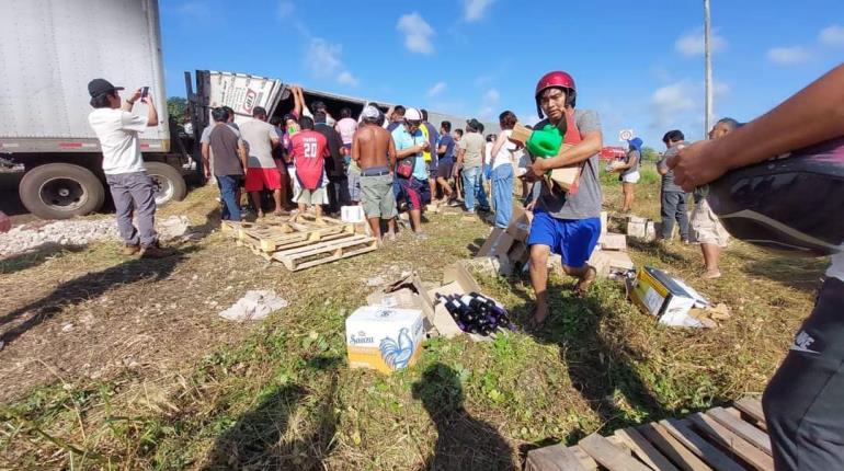 Ahora campechanos rapiñan tráiler que transportaba vinos