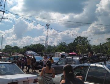 Bloquean carretera Villahermosa-Teapa por falta de agua