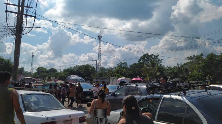 Bloquean carretera Villahermosa-Teapa por falta de agua