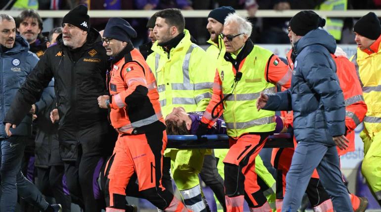 Jugador de la Fiorentina se desvanece en el terreno de juego