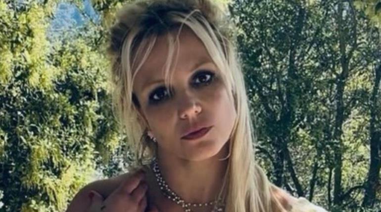 Britney Spears se divorcia oficialmente y anuncia que vivirá en México