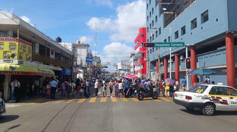 Damnificados por inundaciones del 2007 bloquean por 3 horas Av. Méndez; reclaman pago por daños sufridos