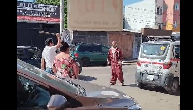 Graban pelea entre dos hombres en Indeco; uno portaba un bate