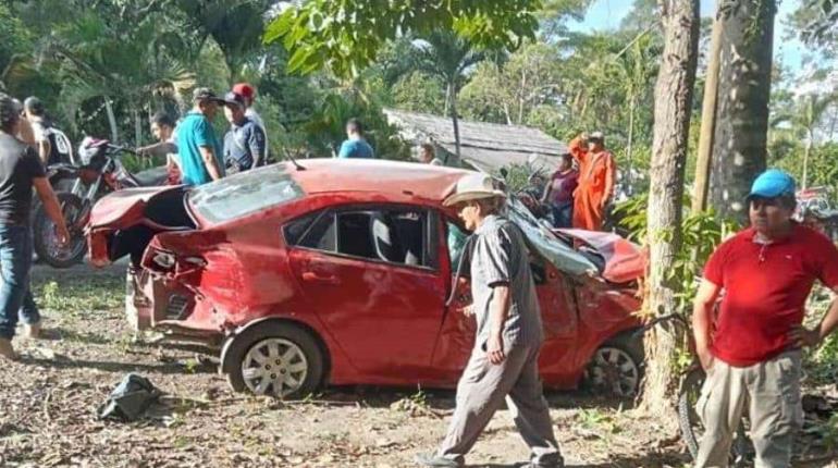 Accidente automovilístico en Cunduacán deja 4 jóvenes heridos