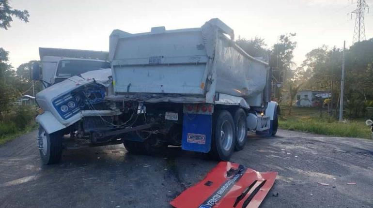 Carambola entre volteos y autobús en la Villahermosa-Escárcega deja lesionados