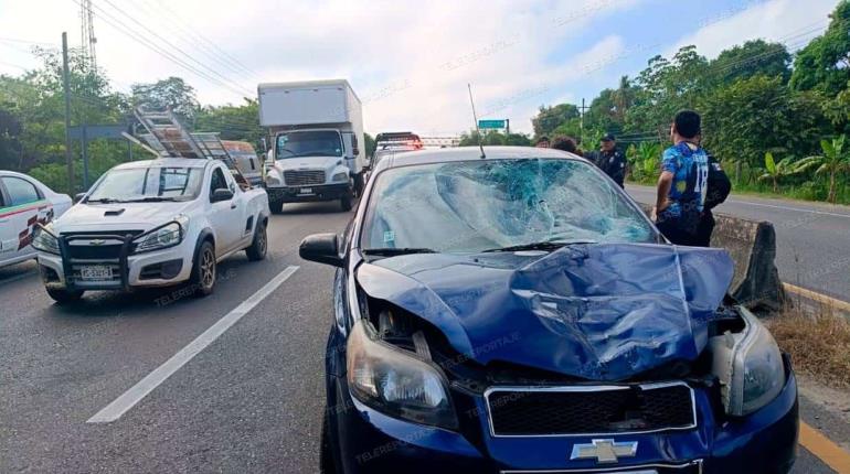 Vehículo embiste a motociclistas en la Villahermosa-Frontera