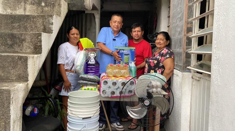 Ya recibe ayuda familia afectada por incendio en la Magisterial