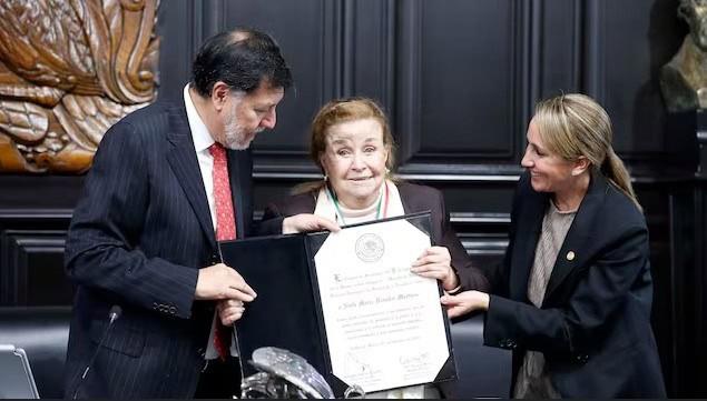 Otorgan medalla Belisario Domínguez a la periodista Ninfa María Deándar