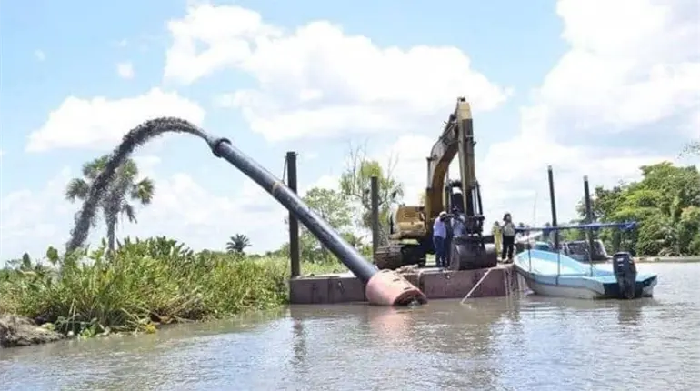 Llegarán más dragas a Tabasco para desazolve de ríos: Gobernador