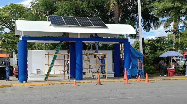 Colocan equipos de seguridad en parada del transporte público