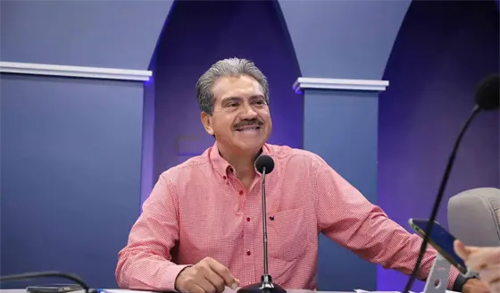 Aunque le busquen, Evaristo afirma que no est&aacute; impedido para ser candidato en 2027