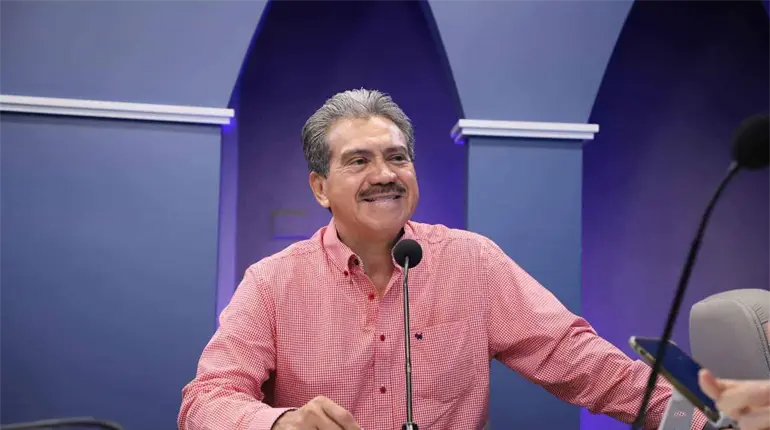 "Aunque le busquen", dice Evaristo Hern&aacute;ndez al afirmar que no est&aacute; impedido para ser candidato en 2027