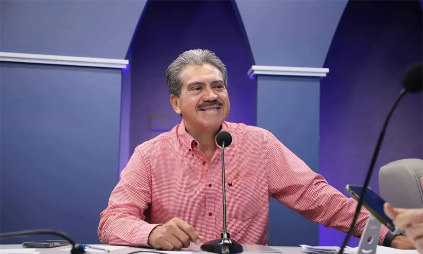 "Aunque le busquen", dice Evaristo Hernández al afirmar que no está impedido para ser candidato en 2027