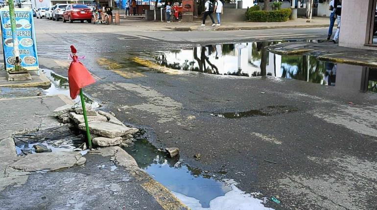 Logran con bloqueo reparación de drenaje sanitario en colonia Centro