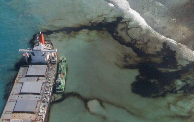 Retiran 12 toneladas de petróleo del Mar negro tras derrame